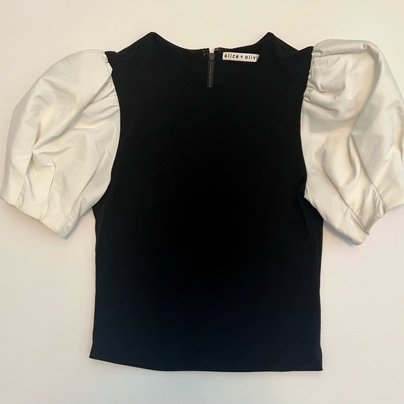 alice + olivia
Aubrey Puff Sleeve Crop Top - Picture 6 of 9